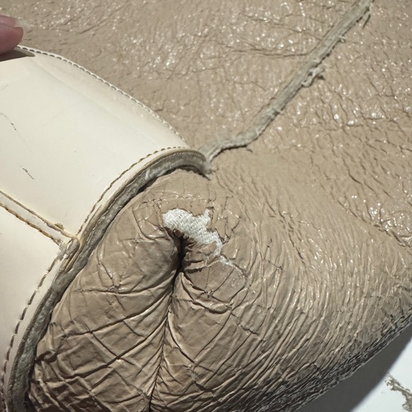 Tory Burch Beige Textured Ella  Tote with shearling - Picture 10 of 11